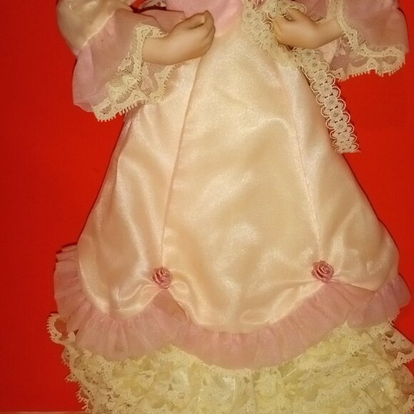 DANBURY MINT PORCELAIN MOTHER & DAUGHTER DOLLS CALLED " A MOTHER' LOVING TOUCH" - Picture 9 of 16